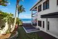 4 bedroom house 44 508 m² West Bay, Honduras