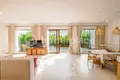 Villa mit 2 Schlafzimmern  Kerobokan Kelod, Indonesien