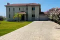 Villa de 4 dormitorios  en Parekklisia, Chipre