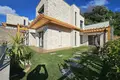 5 bedroom villa 237 m² Gumusluk, Turkey