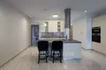Apartamento 4 habitaciones  en Koinoteta Parekklesias, Chipre