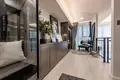 Complexe résidentiel New high-rise residential complex with swimming pools and a spa in the central business district of Bangkok, Thailand