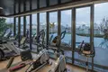 Kompleks mieszkalny High-rise residence with a swimming pool and lounge areas in a posh neighborhood of Bangkok, Thailand