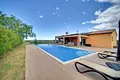 Villa mit 2 Schlafzimmern 165 m² Neuenburg, Kroatien