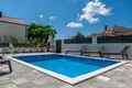 Haus 6 Schlafzimmer 235 m² Opcina Vrsi, Kroatien