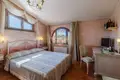 Commercial property 300 m² in Pisa, Italy