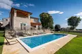 4 bedroom house 200 m² Grad Porec, Croatia