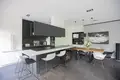 Mieszkanie 4 pokoi 145 m² Warszawa, Polska
