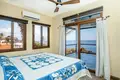 4 bedroom house 44 508 m² West Bay, Honduras