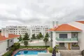 Wohnkomplex Moradia T3 Renovada em Condomínio com Piscina – Monte Estoril