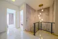 Sophisticated Duplex Apartment in a Prime Beachside Neighbourhood