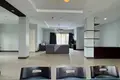 Condo 4 rooms 280 m² in Sangkat Phsar Daeum Thkov, Cambodia