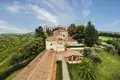 Propiedad comercial 2 200 m² en Florencia, Italia