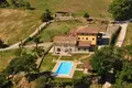 Propiedad comercial 982 m² en Poppi, Italia