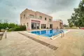 4-Schlafzimmer-Villa 300 m² Geroskipou, Zypern