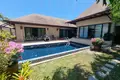 Villa mit 2 Schlafzimmern 250 m² Rawai, Thailand
