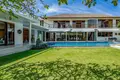 5-Schlafzimmer-Villa 700 m² Kerobokan Kelod, Indonesien