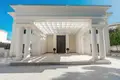 8 bedroom House 2 200 m² Marbella, Spain