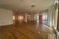 Pomieszczenie biurowe 4 pokoi 583 m² w Tirana Municipality, Albania