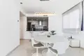 Mieszkanie 4 pokoi 128 m² Torrevieja, Hiszpania