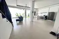 Wohnung 3 Schlafzimmer 148 m² Tumbakbayuh, Indonesien