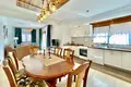 Villa de tres dormitorios 300 m² en Budva, Montenegro