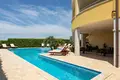 Dom 11 pokojów 750 m² Grad Rovinj, Chorwacja