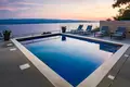 4 bedroom house 375 m² Grad Omis, Croatia