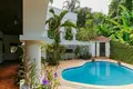 villa de 5 chambres 1 400 m² Karon, Thaïlande