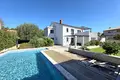 Вилла 4 спальни 250 м² Город Пула, Хорватия