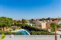 4-Schlafzimmer-Villa 285 m² Torrevieja, Spanien