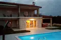 Villa de tres dormitorios 250 m² Omisalj, Croacia