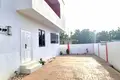 Dom 4 pokoi  Akra, Ghana