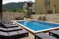 Casa 6 habitaciones 650 m² Zelenika, Montenegro