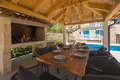 3 bedroom villa 175 m² Opcina Tribunj, Croatia