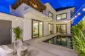 Villa de tres dormitorios 285 m² Kerobokan Kelod, Indonesia