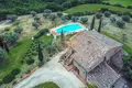 Commercial property 650 m² in Siena, Italy