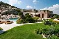 Villa de 7 dormitorios 1 300 m² Sácer, Italia