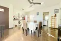 Haus 5 Schlafzimmer 209 m² Dos Hermanas, Spanien