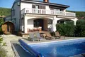 villa de 5 dormitorios 250 m² Omisalj, Croacia