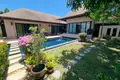 Villa mit 2 Schlafzimmern 250 m² Rawai, Thailand