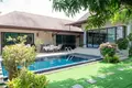 Villa mit 2 Schlafzimmern 250 m² Rawai, Thailand