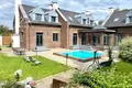 7 room house 560 m² in Central Federal District, Russia