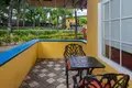 Condo z 1 sypialnią 564 m² West Bay, Honduras