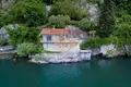 Villa de 5 habitaciones 702 m² Sangiano, Italia