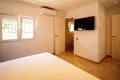 Villa de tres dormitorios 232 m² Alfaz del Pi, Španjolska