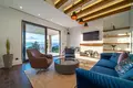 Villa mit 2 Schlafzimmern 185 m² Tivat, Montenegro
