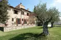 Propiedad comercial 800 m² en Gualdo Cattaneo, Italia