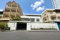 Villa de 6 pièces 340 m² en Sangkat Tuol Svay Prey Ti Muoy, Cambodge