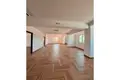 Propiedad comercial 2 000 m² en Condado de Tirana, Albania